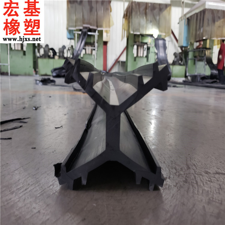 蝶形橡膠止水帶1.jpg 蝶形橡膠止水帶1.jpg